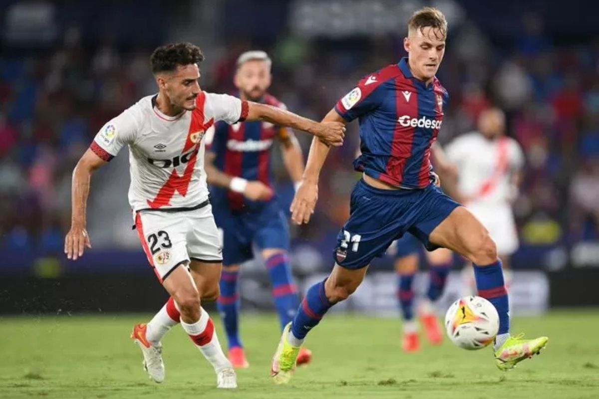 Rayo Vallecano vs Valencia: head to head & Predictions (30 Nov)